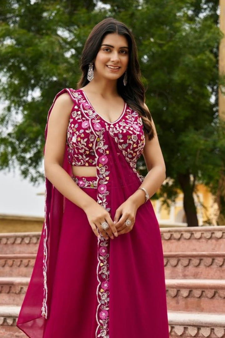 Bee Girl - Graceful Elegance in Saree