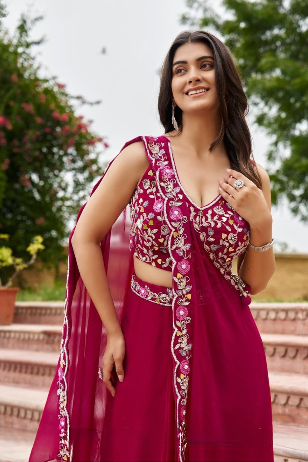 Bee Girl - Graceful Elegance in Saree