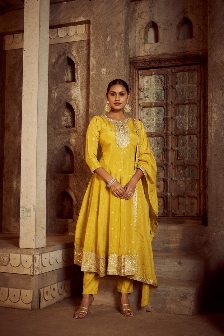 Sunshine Royale – A Glimpse of Golden Grace
