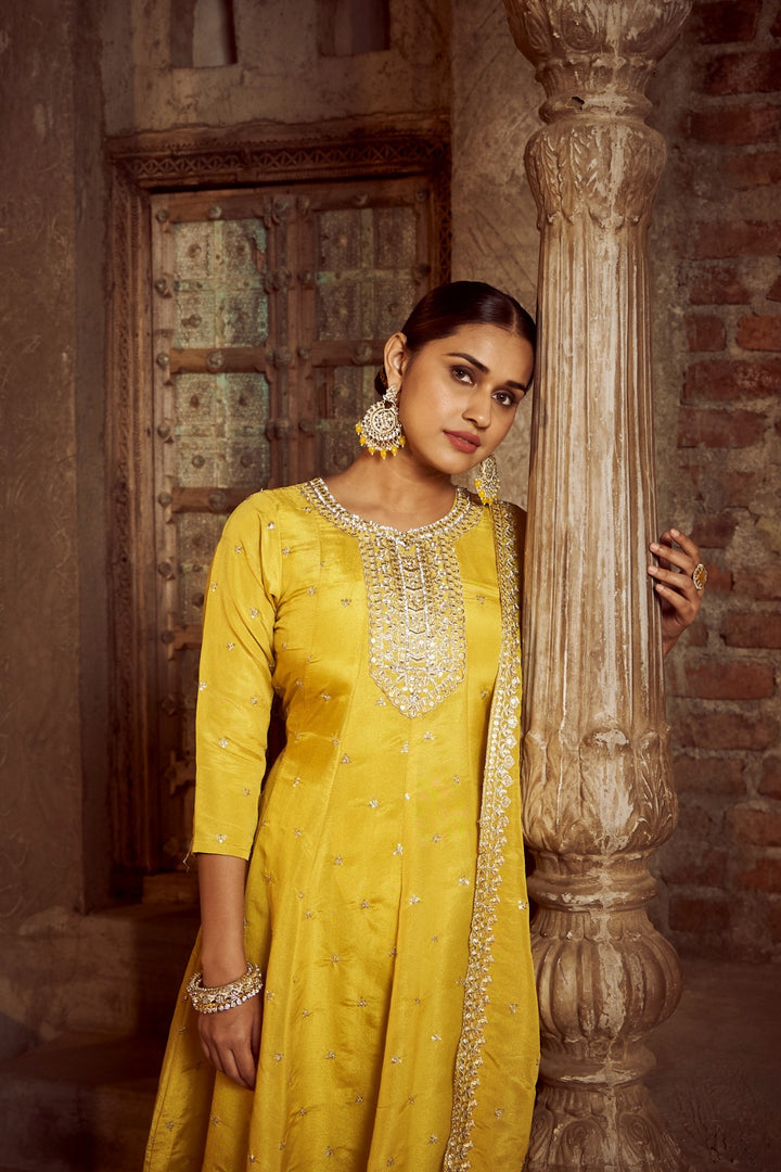 Sunshine Royale – A Glimpse of Golden Grace